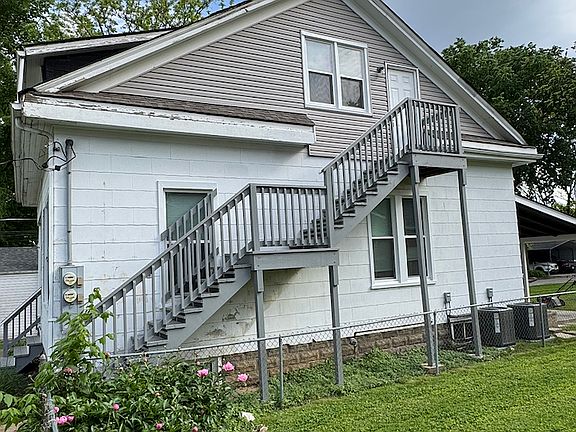 RENTING UPSTAIRS EFFICIENCY UNIT ONLY