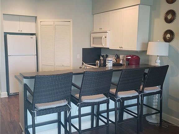 3rd image of 450 Old San Carlos Blvd #303