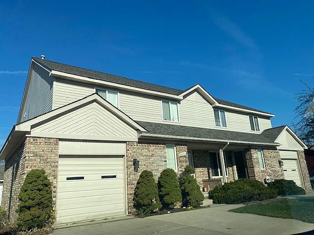 South Troy, 3 bedrooms, 2.5 baths, 1734 sq ft townhouse