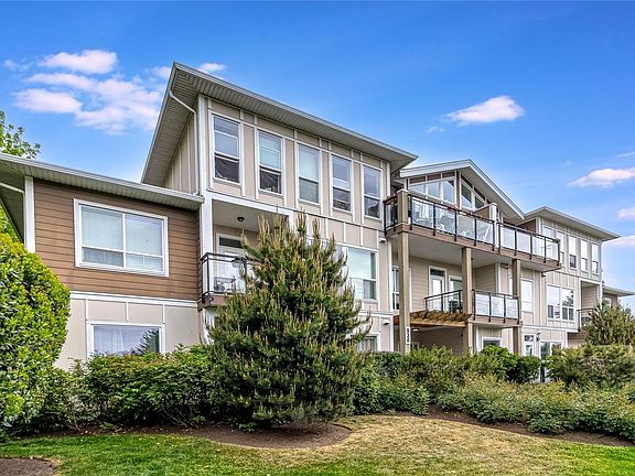 3rd image of 938 Dunford Ave #309