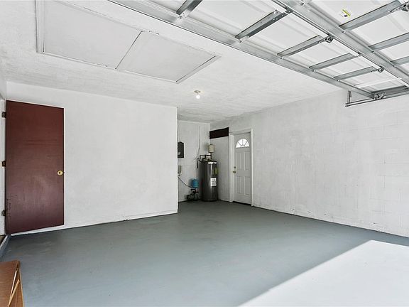 3rd image of 1464R Parkwood St