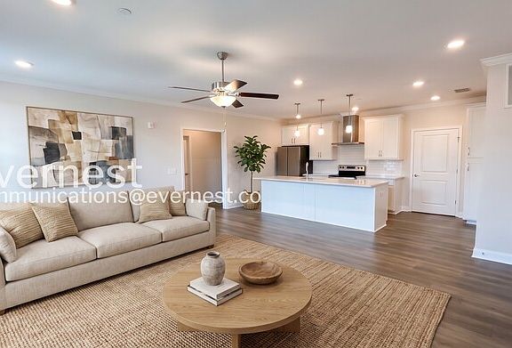 2nd image of 828 Goswell Dr #4