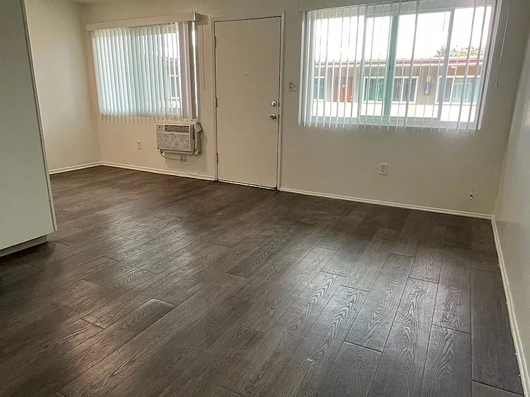 508 S Victoria Ave — Photo 6