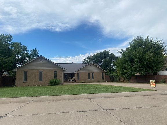 2nd image of 300 Canna Ln