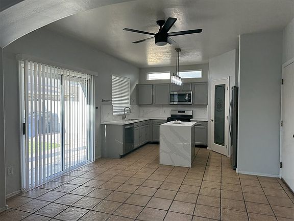 4th image of 4218 E Betsy Ln