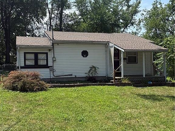 4th image of 937 Dorothy St