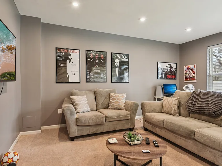 1306 Hawk Hollow Dr — Photo 4