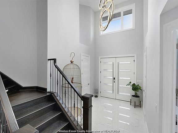 5th image of 530 Donlon St