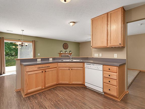 5th image of 2366 Ashpoint St