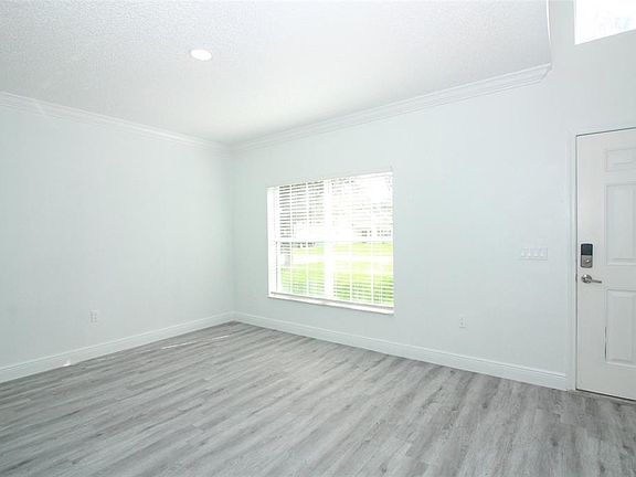 4th image of 448 Athabasca Ct