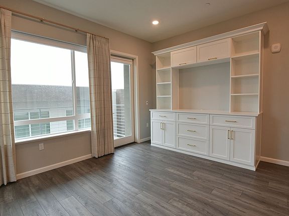 5th image of 2981 Henry Miller Pl #8