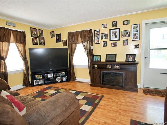 3rd image of 936 Valley View Rd