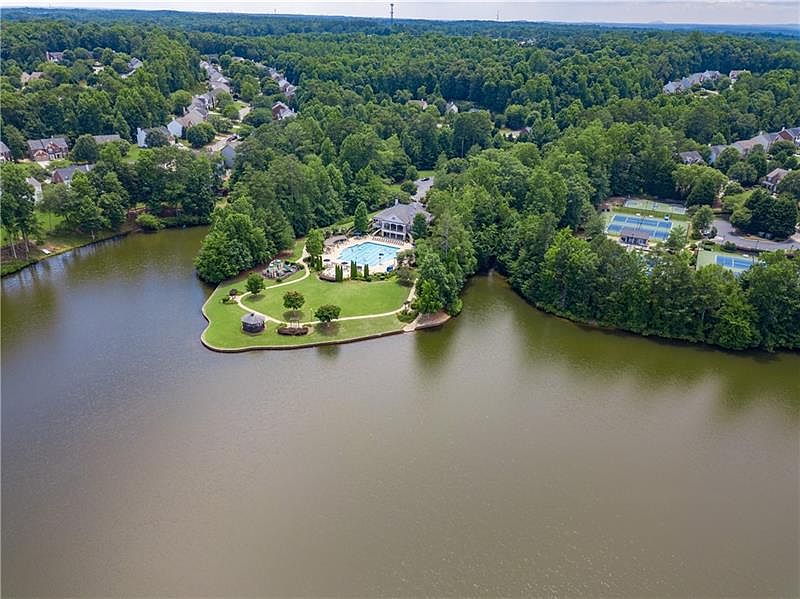 2nd image of 1705 Montcliff Dr