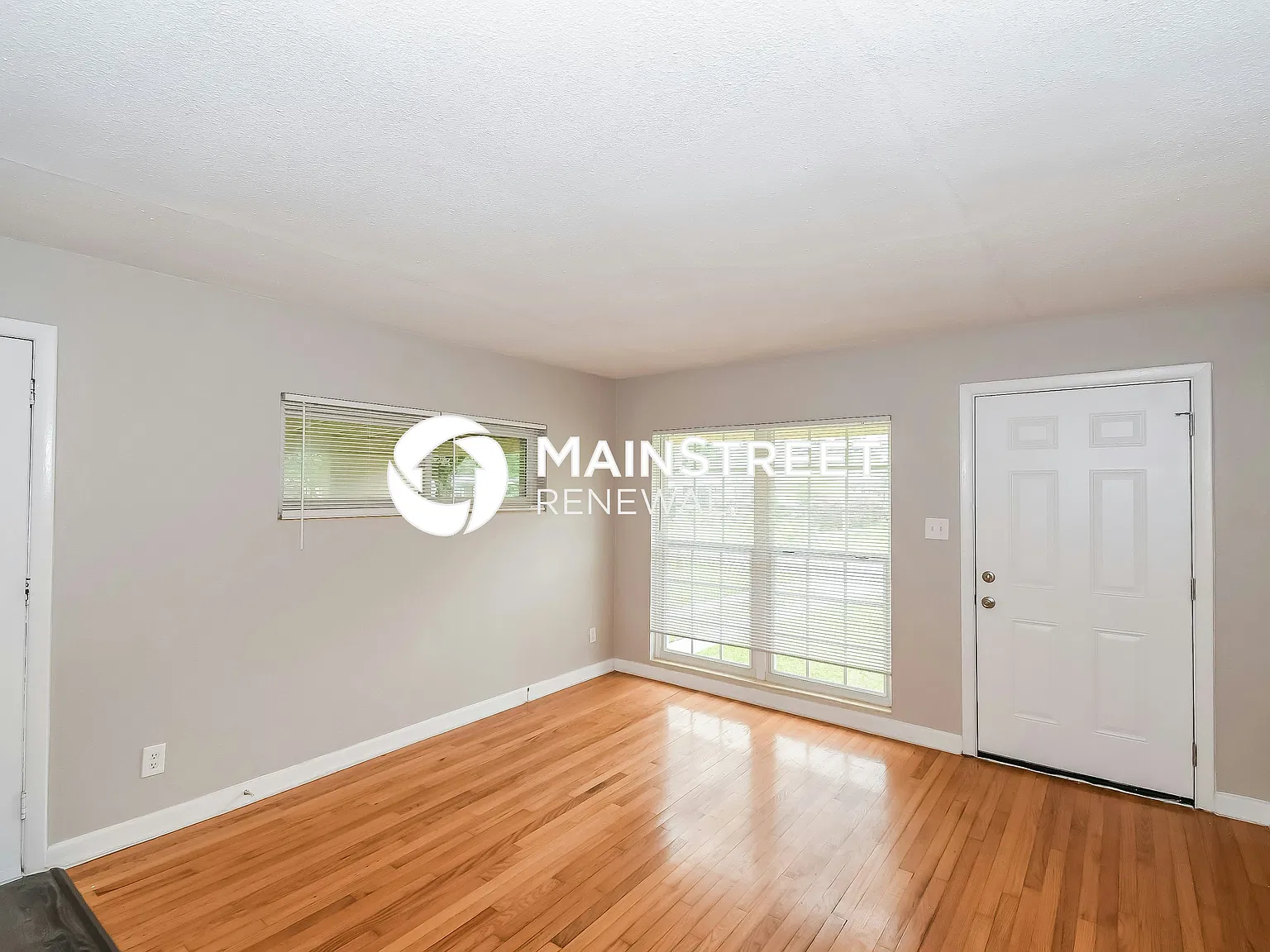 6533 Burgundy Rd S — Photo 3