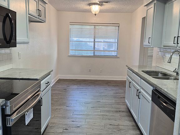 3rd image of 2417 Kingsford Ct