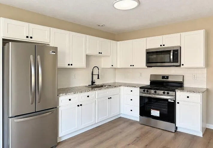 4 bed, 1.5 bath, 1209 sqft, $2,200 — Photo 4