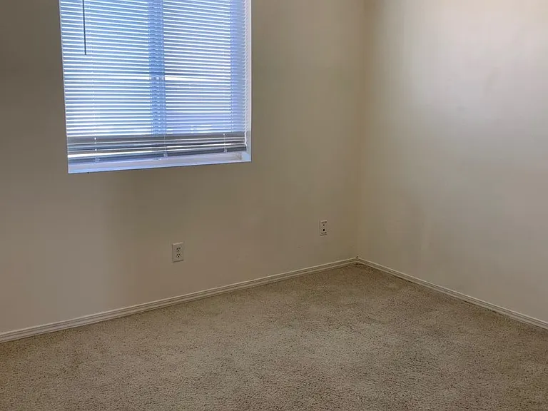 916 Shirley Pl #E — Photo 8