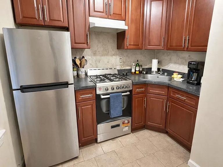 1005 Walton Ave #4F — Photo 5