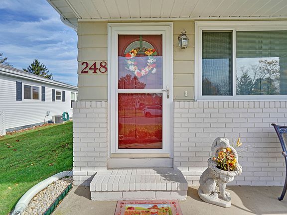5th image of 248 Harrington Dr N