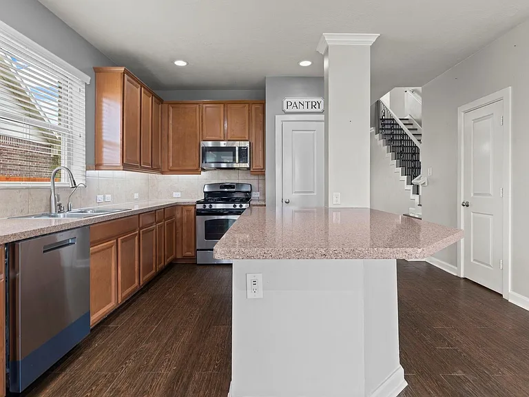 19415 Bronte Springs Ct — Photo 9