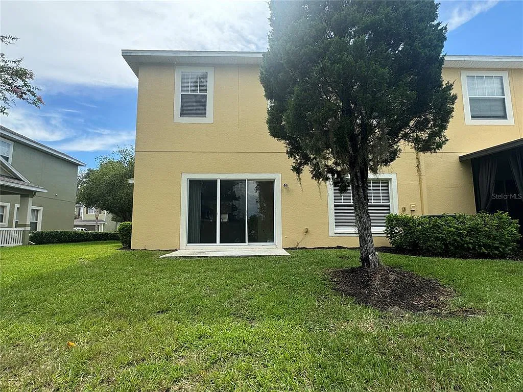 3 bed, 2.5 bath, 1637 sqft, $2,200 — Photo 4