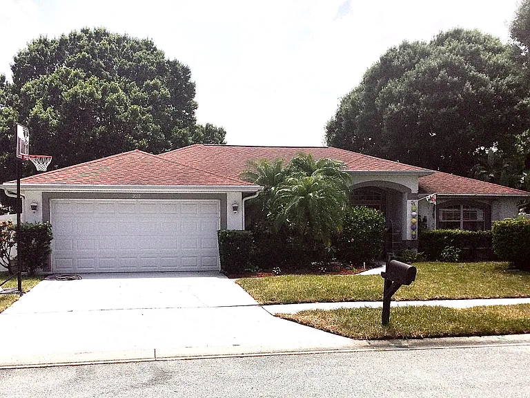 2012 Sierra St — Photo 2
