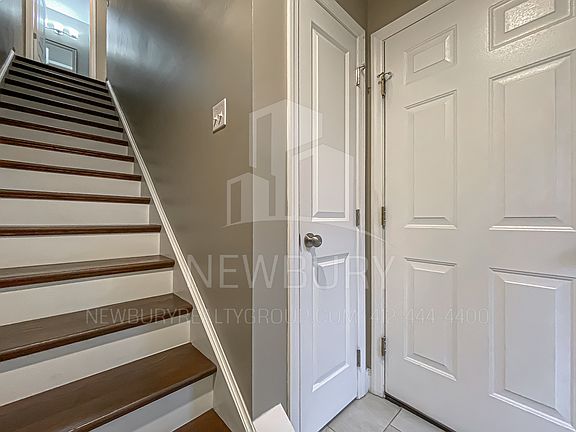 4th image of 143 Banksville Pl