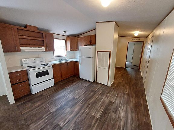 Kitchen / Dining Area