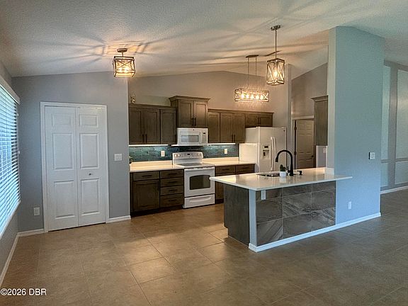 5th image of 908 Woodstream Ln