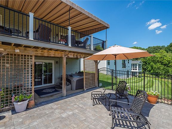 4th image of 104 Ash Ln