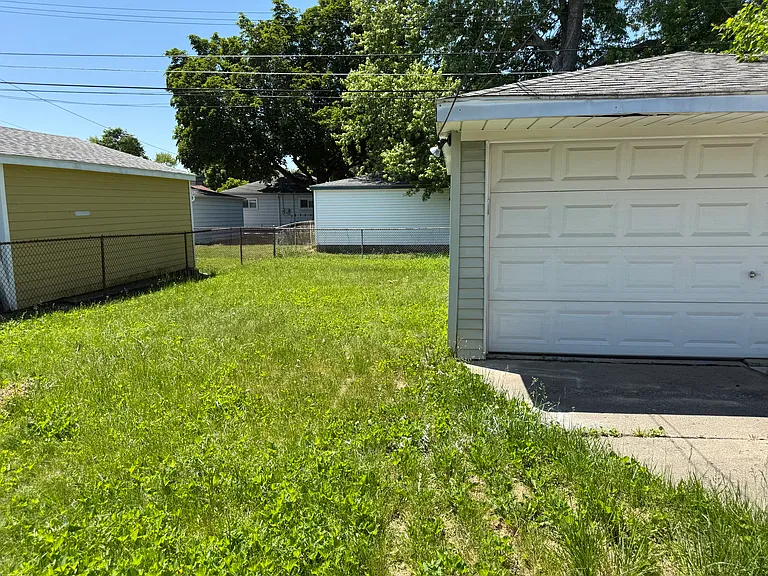 4810 Campbell St — Photo 2
