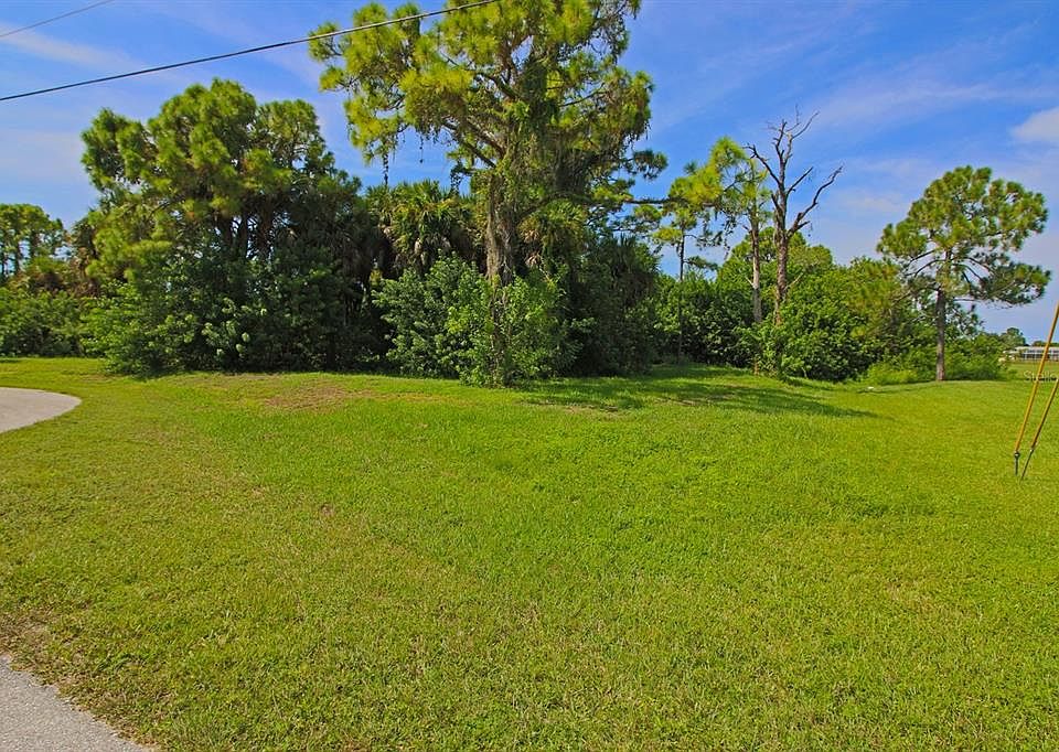 1st image of 28 Tee View Ct #1093