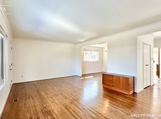 39 Lower Links Rd #39, Toronto, ON M2P1H5