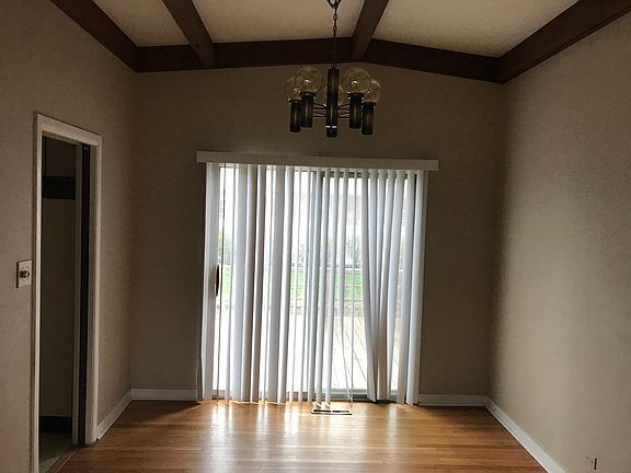 3rd image of 5158 N Moreland Ave