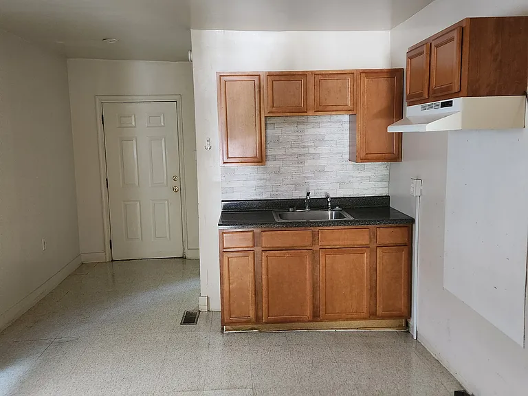 140 S Penn St — Photo 15