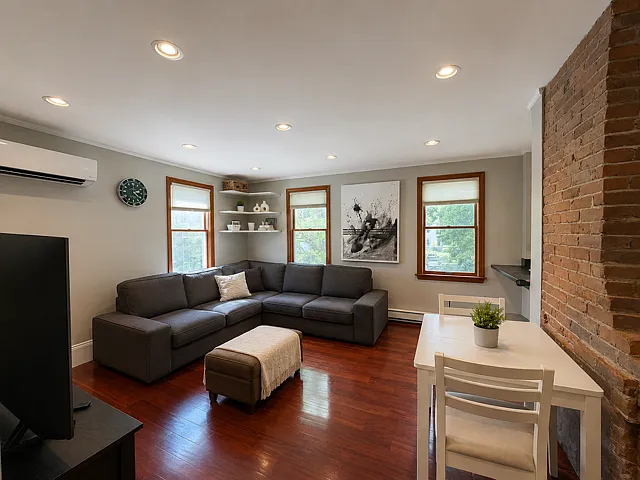 3 bed, 1200 sqft, $4,800 — Photo 3