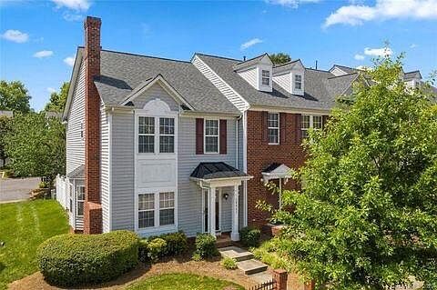 End unit Townhome 18651 Shawnee Ridge