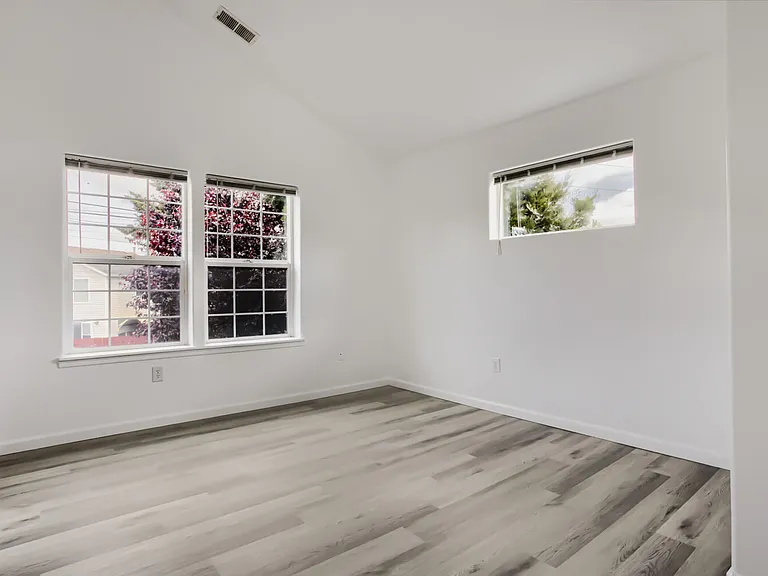 9910 SE Woodstock Blvd — Photo 14
