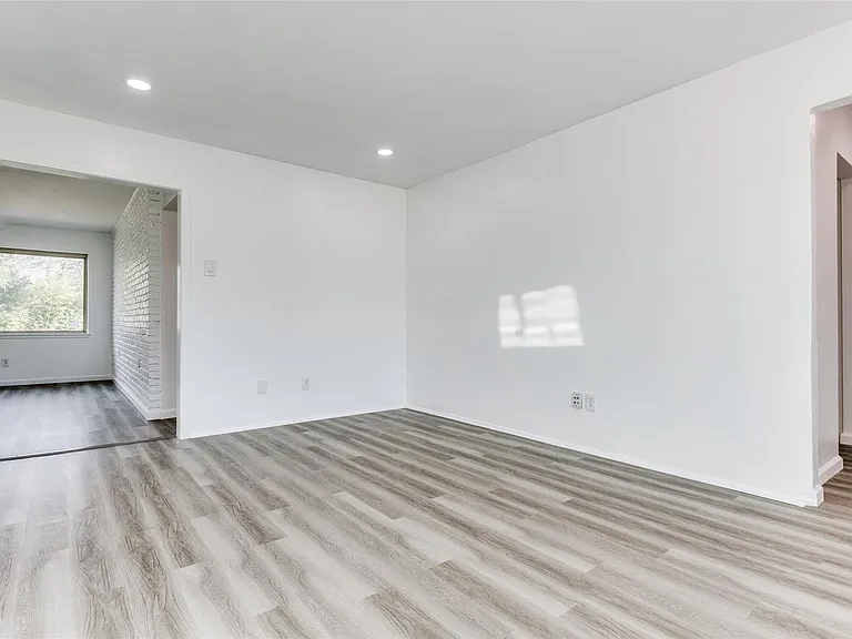 1606 W Shore Dr — Photo 5