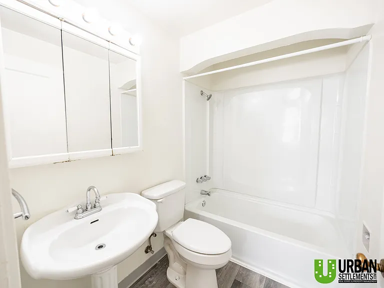 2427 W Walton Ave — Photo 2