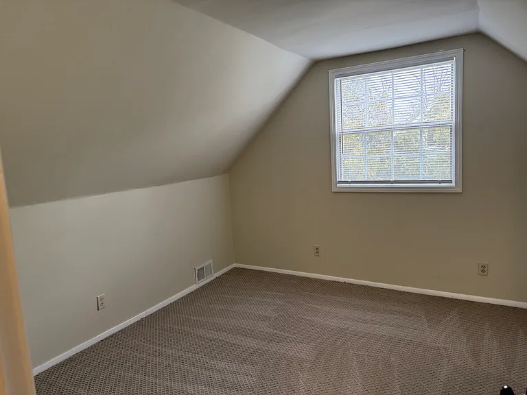 97 Locust Park — Photo 33