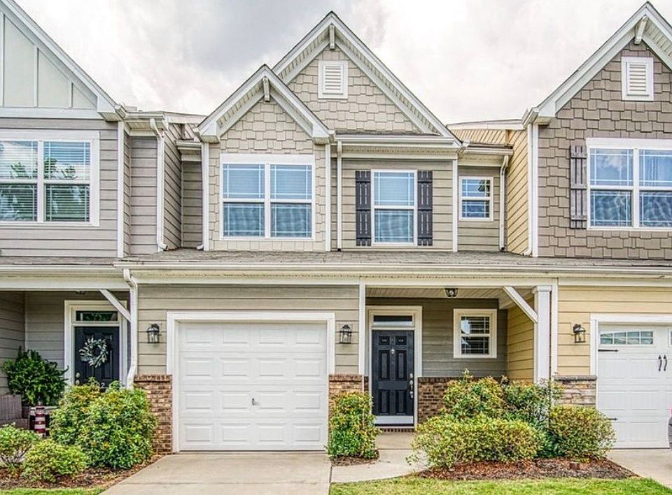 1st image of 700 Daisy Hill Ln