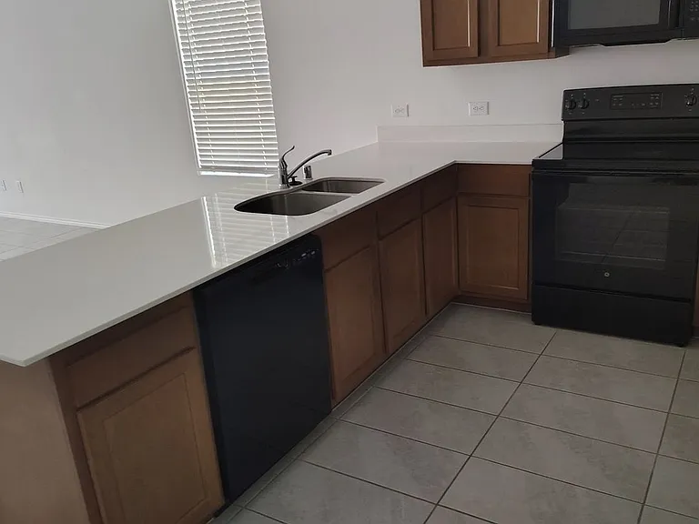 142 Plumcove Dr — Photo 5