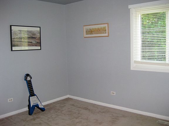 3rd image of 1033 Park Crest Dr