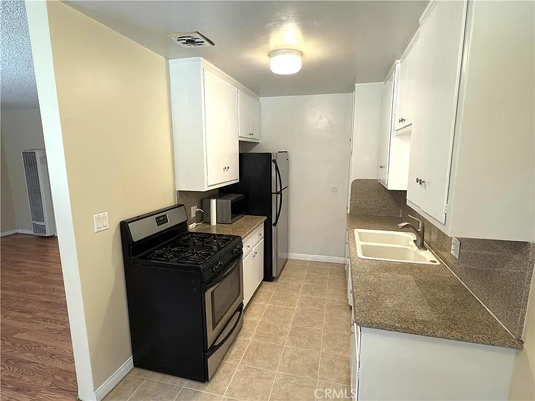 1325 E 7th St #2 — Photo 5