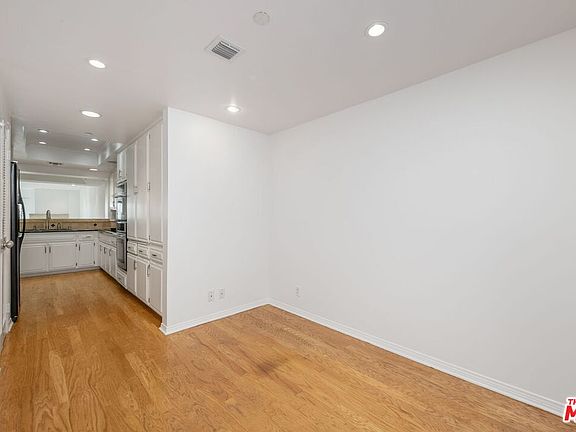 4th image of 122 Ocean Park Blvd Unit 411