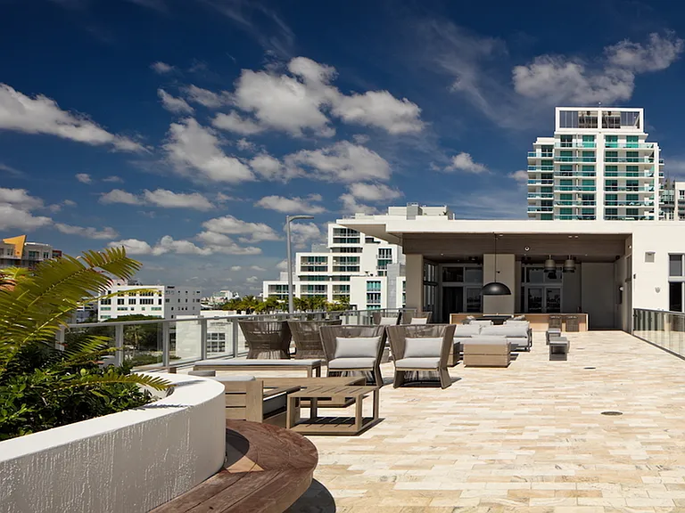 Rooftop deck with social space and lounge