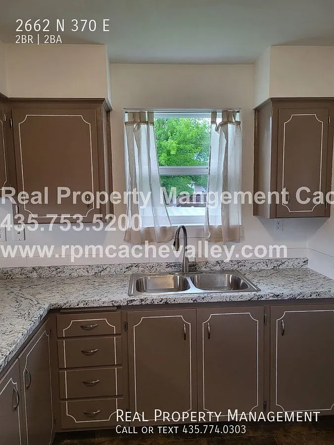 Newly renovated 2 bedroom 1.5 bath unit. Available beginning of August! Pet friendly — Photo 4