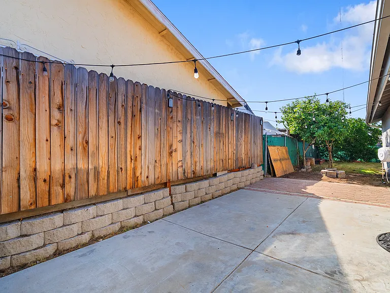 2525 Indianapolis Ave — Photo 32