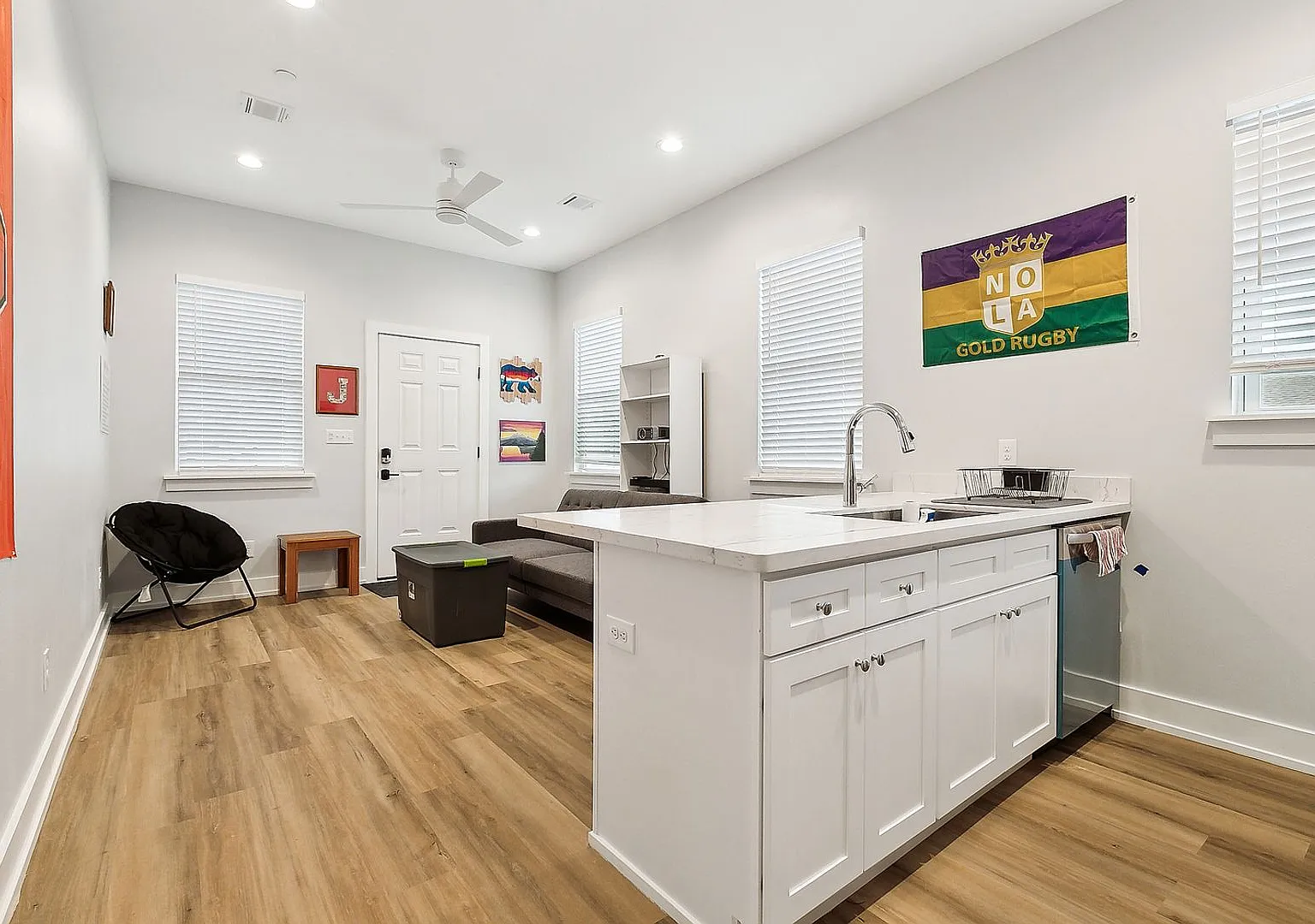 Cozy 2 Bedroom, 1 Bath Apartment — Photo 1
